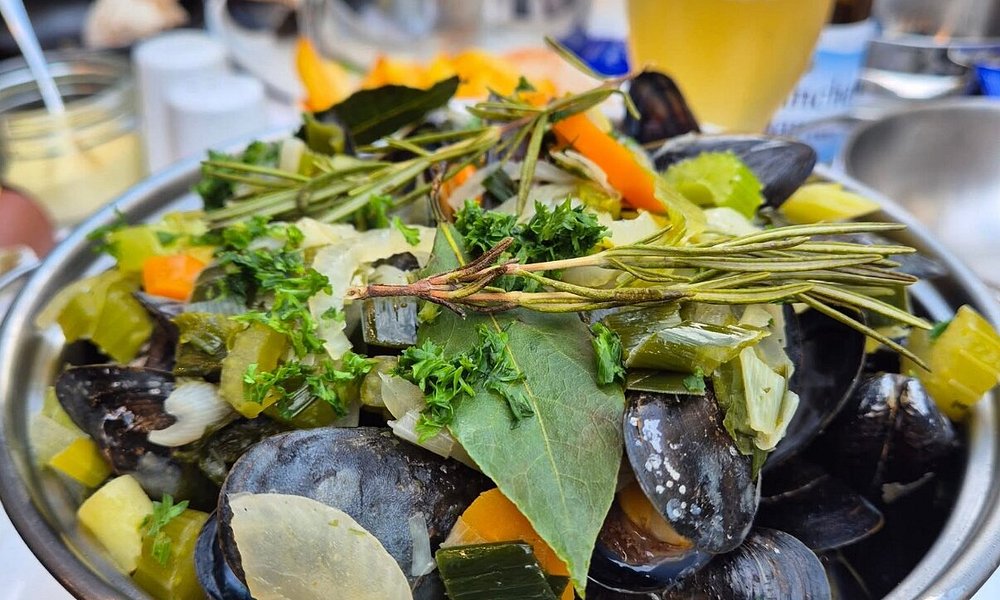 Moules de saison à la marinière